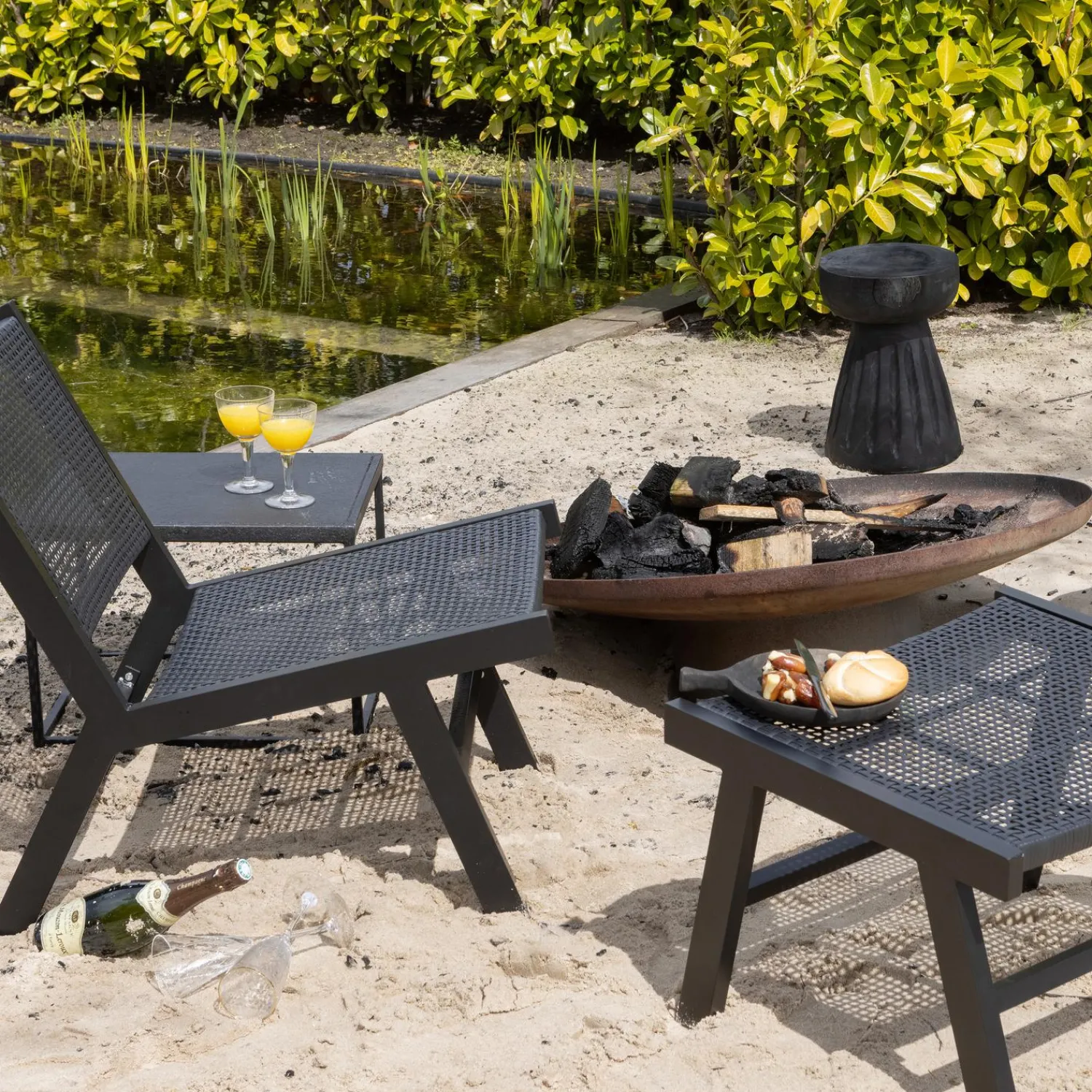 Discount WOOOD Borre kruk hout zwart 40xø28 cm