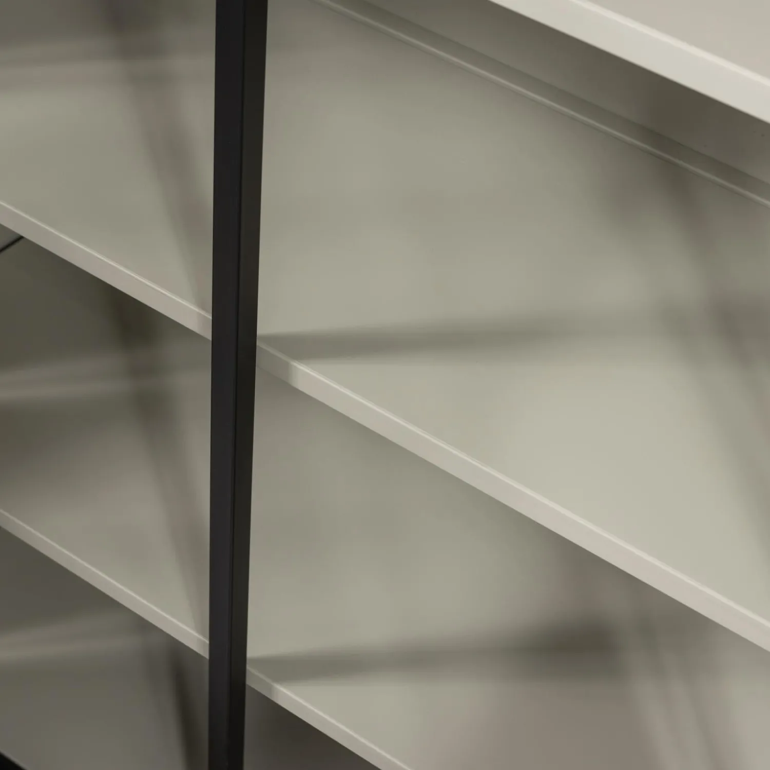 Best WOOOD Exhibit XL 3-deurs vitrinekast metaal Zwart