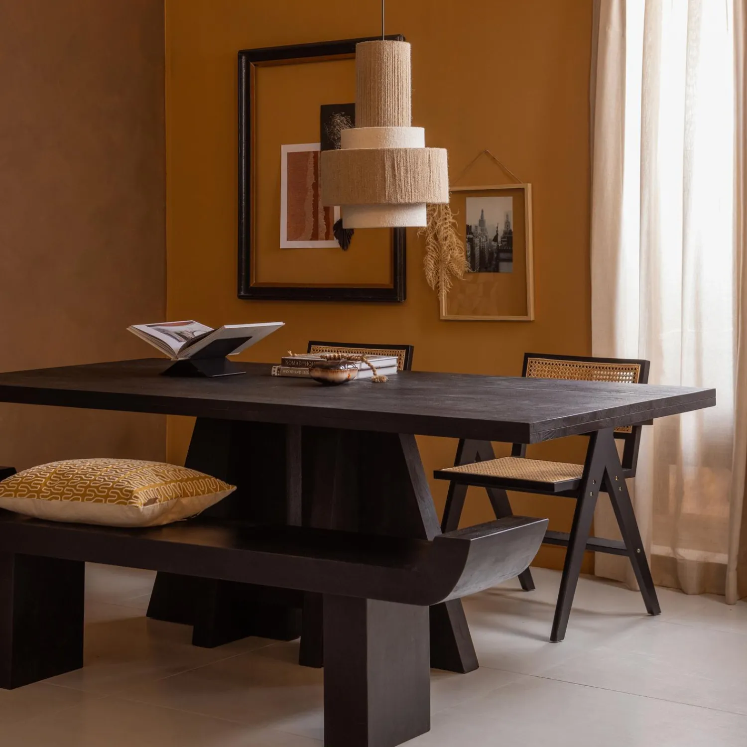 Discount WOOOD Kean eettafel met middenpoot mango zwart 220x100 cm