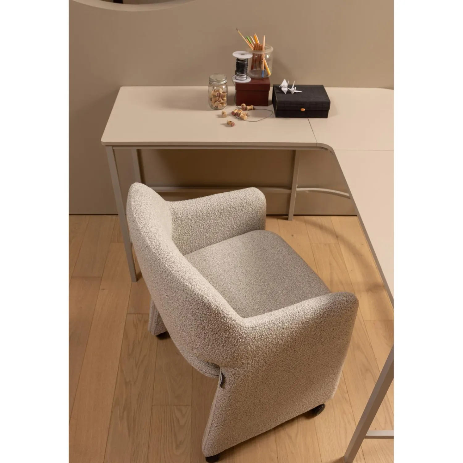 Hot WOOOD Lyric eetkamerstoel met wielen greige