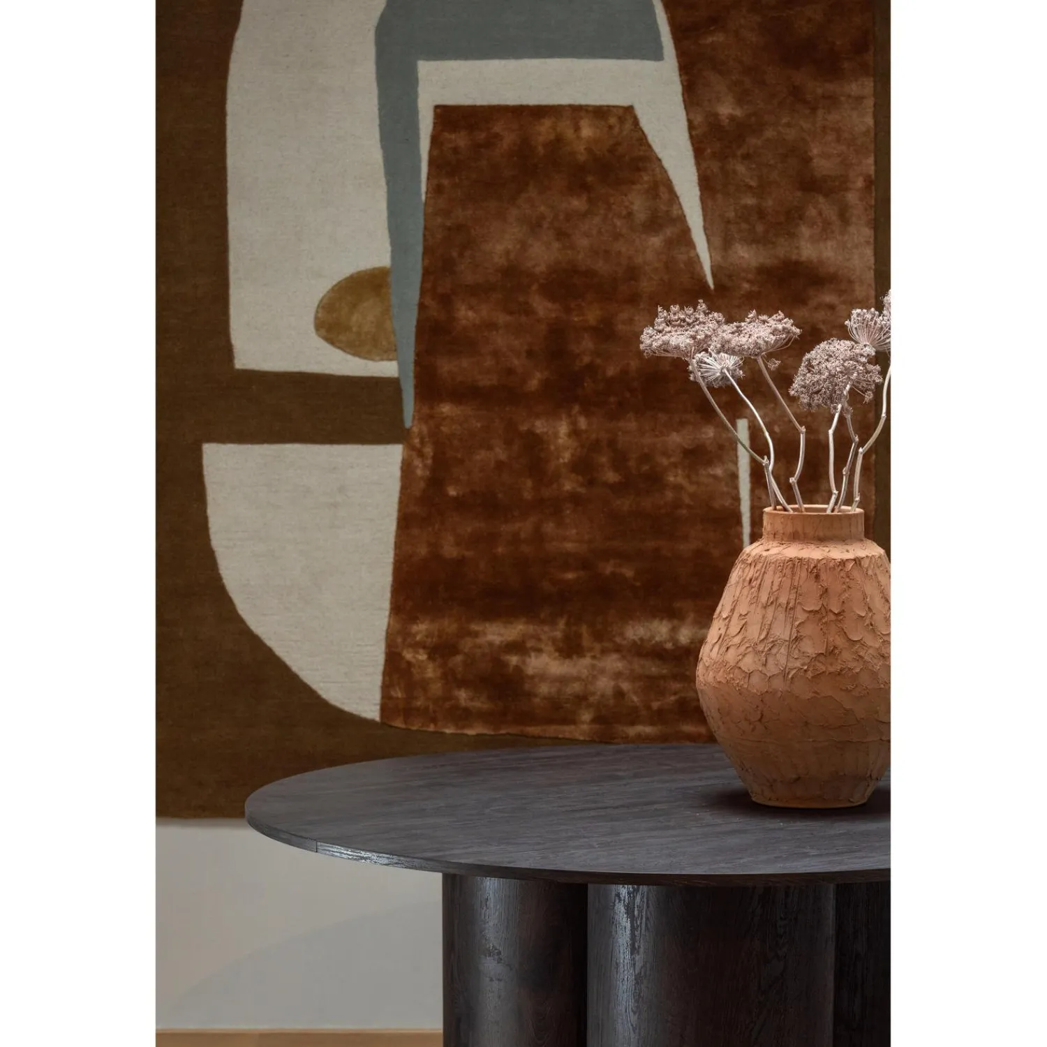 WOOOD Oona eettafel rond met 3-poot mdf donkerbruin ø140 cm