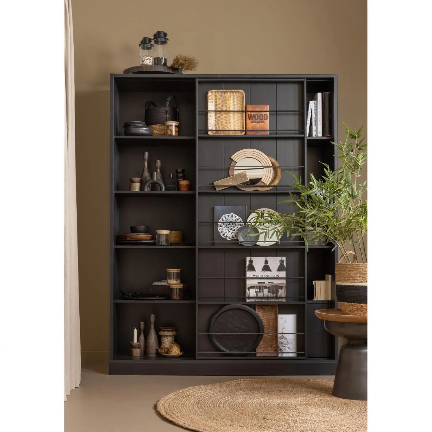 Best WOOOD Swing schuifdeurkast grenen geschuurd matzwart