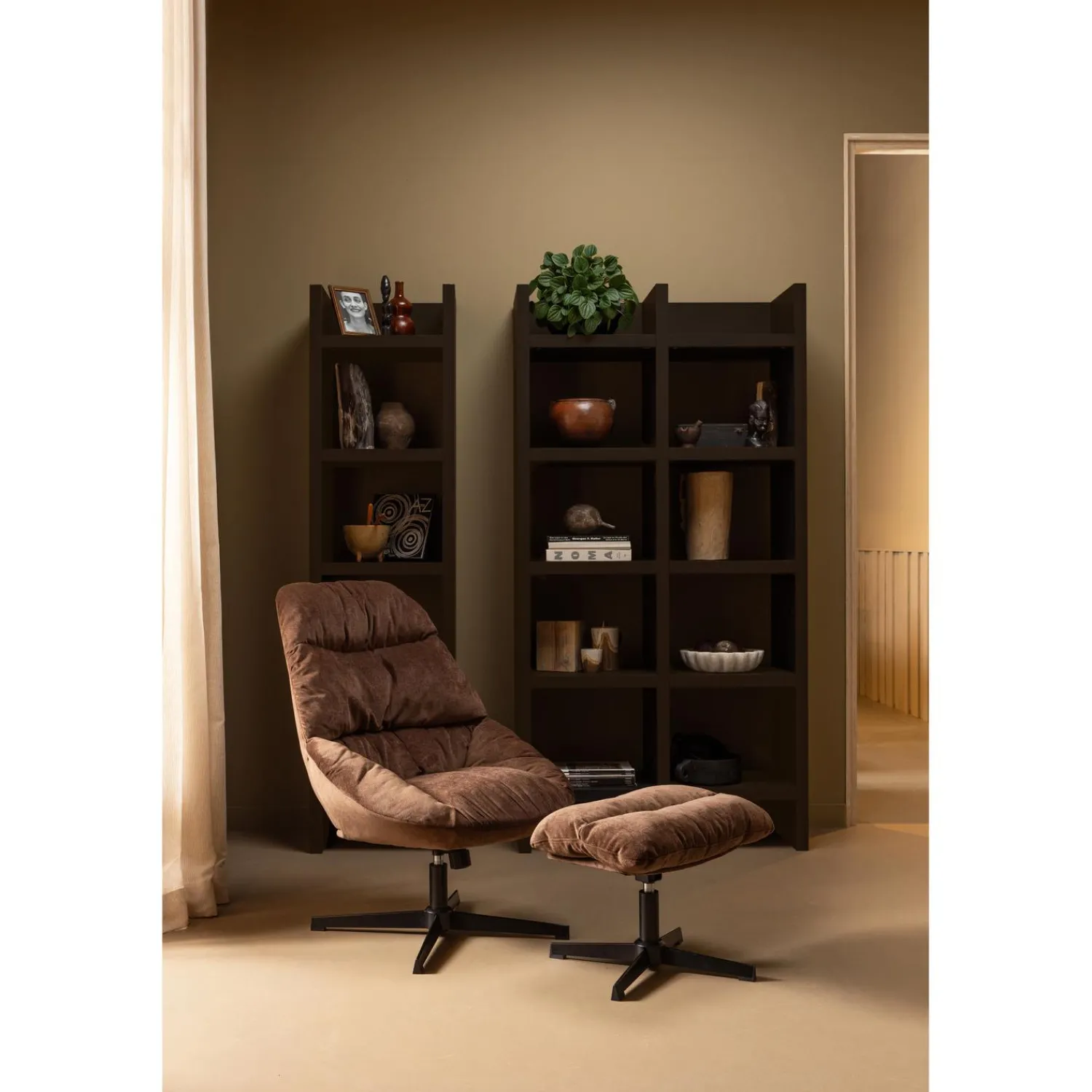 Discount WOOOD Yaro draaibare fauteuil met hocker espresso